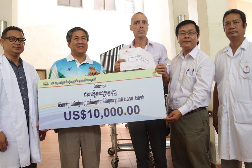 មុននេះបន្ទិច NOCC បាននាំយក ថវិកា១ម៉ឺនដុល្លារ ជូនដល់មន្ទី ពេទ្យគន្ធបុប្ផា