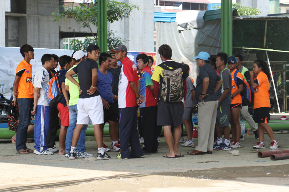 ក្រុមអត្តពលិក សូហ្វតេន្នីស បាក់មុខទាំងព្រឹក ក្រោយសហព័ន្ធ វាយកូនបាល់ ដេញមិនអោយចូលទីលានប្រកួត