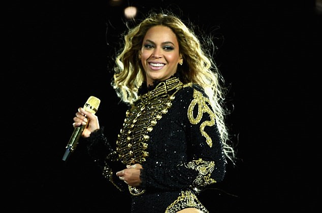 មិនធម្មតាមែន! មីក្រូហ្វូន Beyonce មួយដេញថ្លៃបានដល់តម្លៃ ១១០០០ដុល្លារ