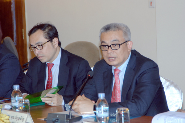 កម្ពុជាកំពុងដោះស្រាយបញ្ហាប្រឈមដើម្បីរក្សាកំណើនសេដ្ឋកិច្ច