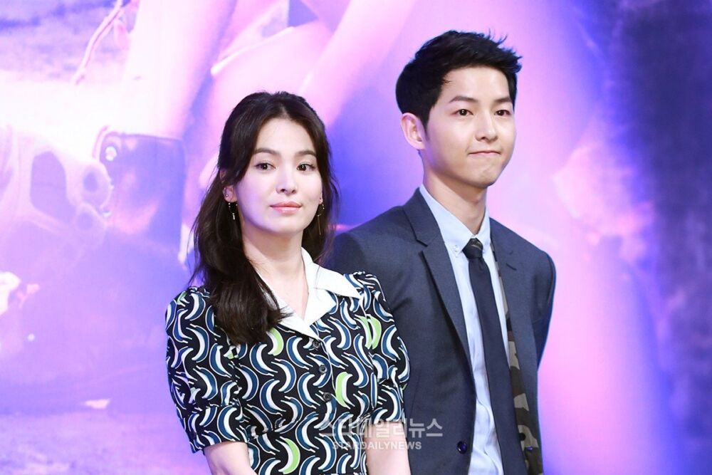 ប្រទះឃើញ Song Joong Ki និង Song Hyekyo បណ្ដើរគ្នាលើកោះបាលី