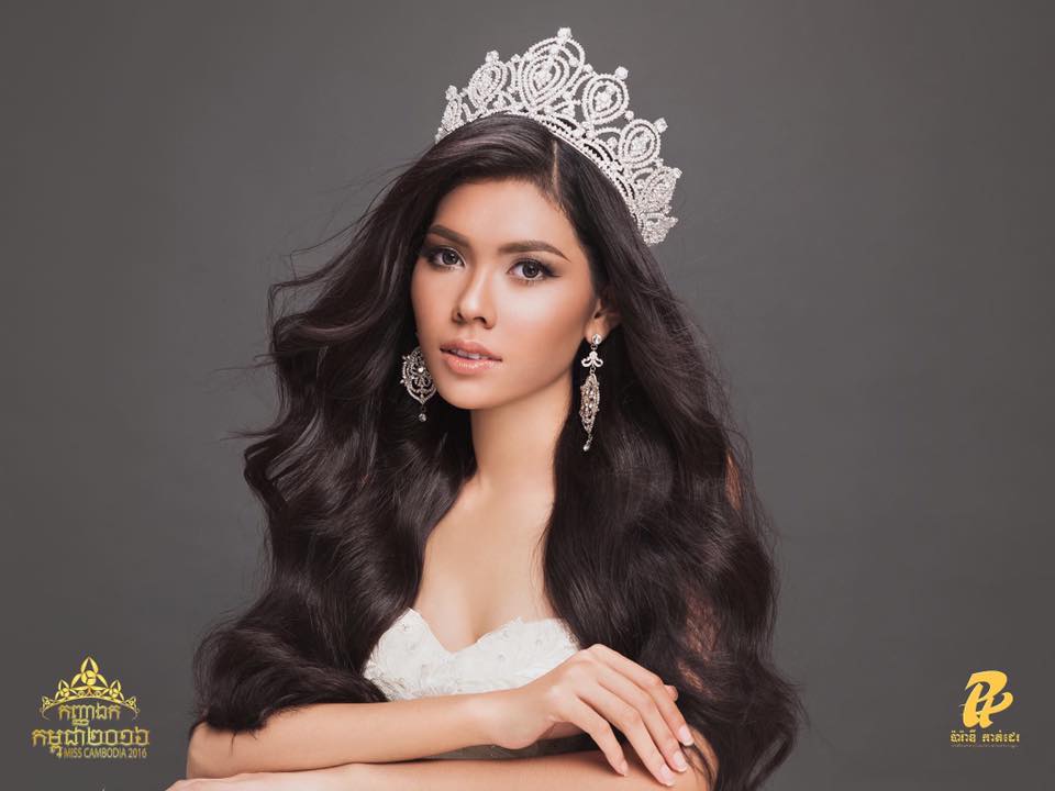 ប៊ី សុធារី គ្រងតំណែងបវរកញ្ញាចក្កវាឡកម្ពុជាចេញទៅប្រកួត Miss Universe 2017ជាលើកដំបូងបង្អស់