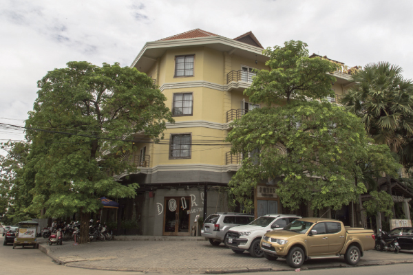 Doors ភោជនីយដ្ឋាន​អេស្ប៉ា​ញ​ដ៏​ល្បី​ខាង​សេវាកម្ម​រហ័ស រសជាតិ​អាហារ​ឈ្ងុយឆ្ងាញ់