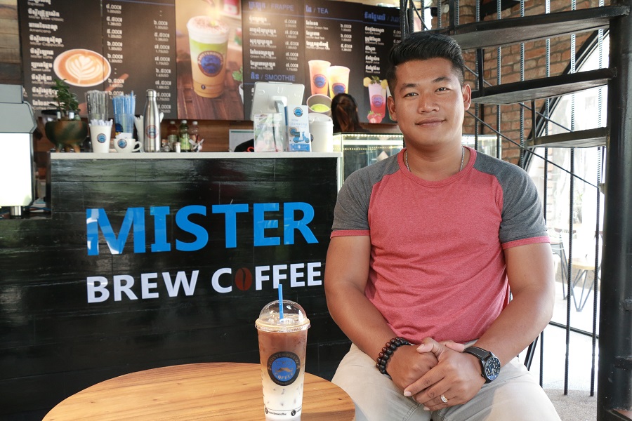 បោះ​បង់​ប្រាក់​ខែ​ 2,000​ដុល្លារ​ មក​ស្រវា​បើក​ធ្វើ​អាជីវកម្ម​ដោយ​ខ្លួន​ឯង