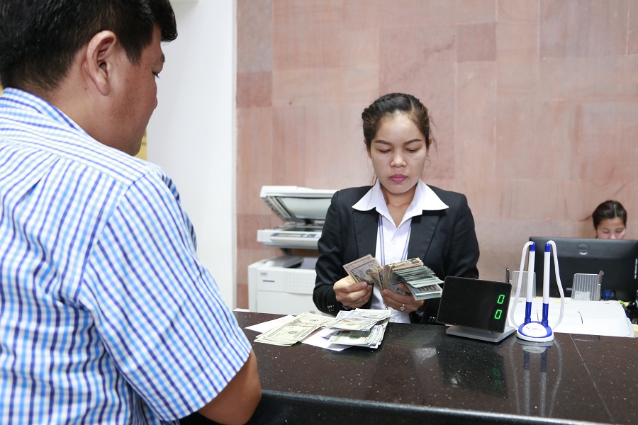 ដំណឹងល្អសម្រាប់ពលរដ្ឋខ្មែរ៖ ការដាក់ឱ្យជាប់ពន្ធអាករ (VAT)10% ត្រូវបានពន្យារពេលហើយ