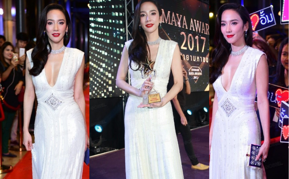 Aum Pachrapa ទទួលពានរង្វាន់ តារាស្រីនាំមុខគេជាច្រើនឆ្នាំ