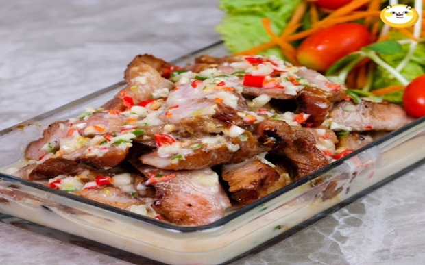 រសជាតិប្លែក តែឆ្ងាញ់ជាប់មាត់ «សាច់ជ្រូកបីជាន់អាំងខ្ទិះដូង»