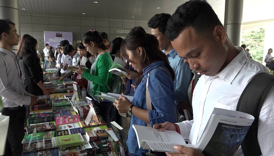 មនុស្ស​ជាច្រើន​សុទ្ធតែ​ចង់​មាន​ទម្លាប់​អាន តែ​មិនដឹង​ចាប់ផ្តើម​ដោយ​វិធី​ណា