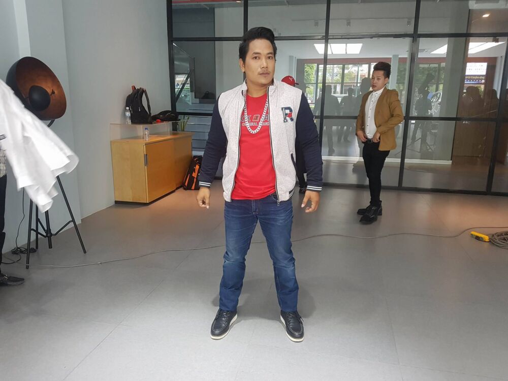 សុខ ដែន កំពុងតែ​ប្រឹង​អភិវឌ្ឍ​លើ​វិស័យ​ចម្រៀង (វីដេអូ)