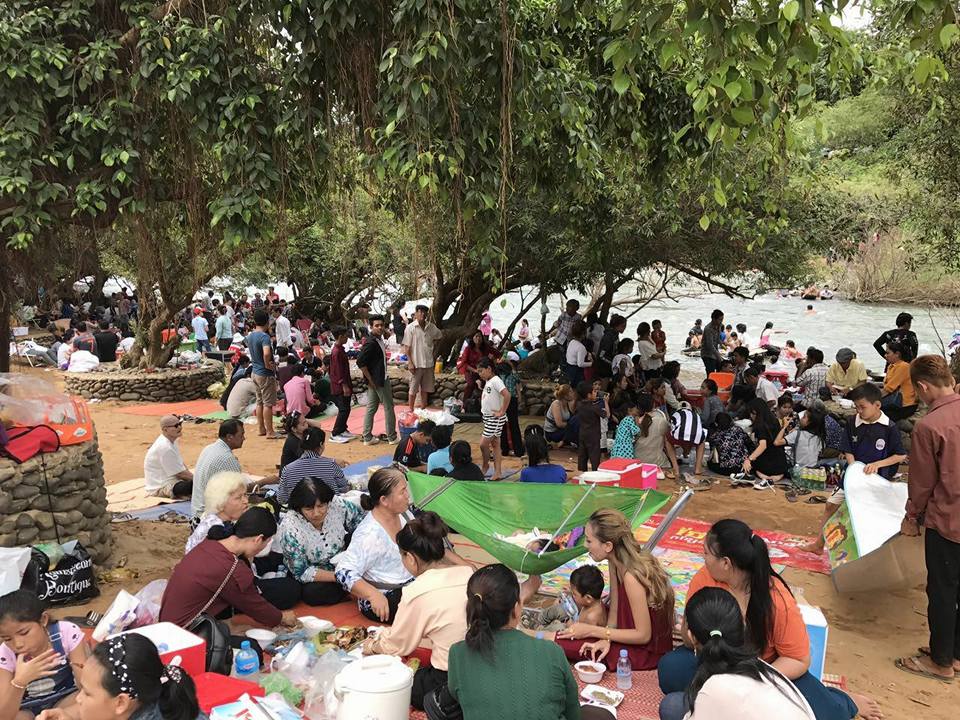 រយៈពេល3ថ្ងៃ ប្រជាពលរដ្ឋ​ខ្មែរ​ចំណាយ​ជាង 52លាន​ដុល្លារ ដើរ​កម្សាន្ត​ក្នុង​ពិធីបុណ្យ​ភ្ជុំ