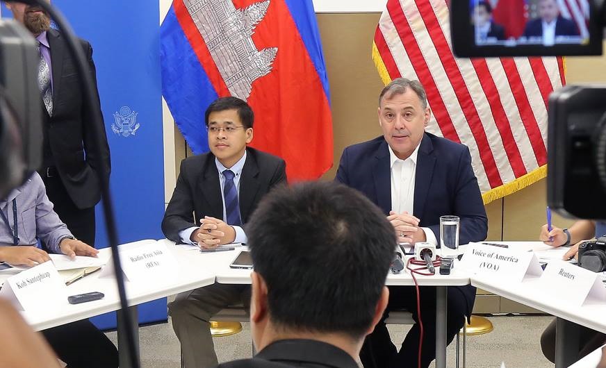 តើ​អាមេរិក​ធ្វើ​អ្វីខ្លះ​ដើម្បី​វិបុលភាព​នៅ​កម្ពុជា?