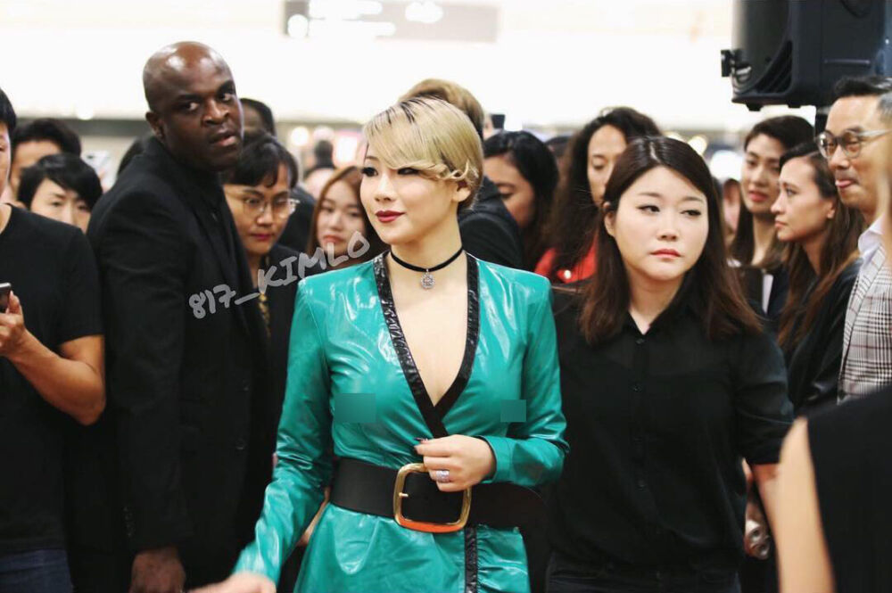 ​ញាប់ញ័រ!!  C​L បញ្ចេញស្ទីលអត់ពាក់អាវក្នុង