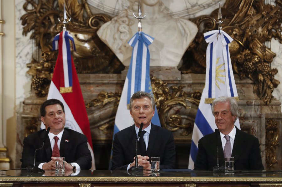 អា​ហ្ស​ង់​ទីន អ៊ុយ​រូ​ហ្គា​យ និង​ប៉ា​រ៉ា​ហ្គា​យ រួមគ្នា​ដេញថ្លៃ​ធ្វើជា​ម្ចាស់ផ្ទះ World Cup ឆ្នាំ2030