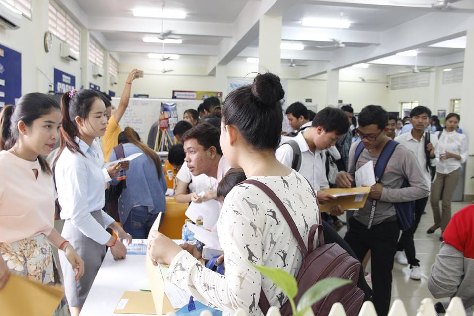 រៀន​នៅក្នុង​សាលា​តែ​ម្យ៉ាង ប្រាកដជា​អាច​ទាត់​ខ្យល់​រយៈពេល​យូរ