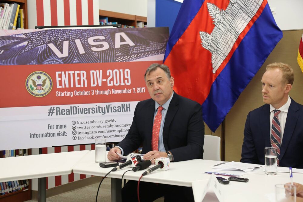 អាមេរិក​លើកទឹកចិត្ត​ឱ្យ​ពលរដ្ឋ​ខ្មែរ​ដាក់ពាក្យ​ស្នើសុំ​ទៅ​រស់នៅ​ប្រទេស​របស់ខ្លួន