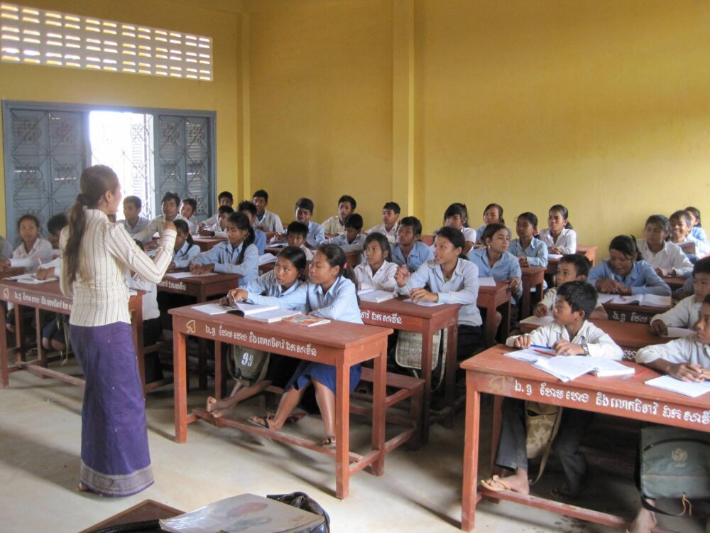 ប្រទេស​កំពុងអភិវឌ្ឍន៍៖ សិស្ស​រៀនចំណេះ​ទូទៅ​យូរ​ធ្វើឱ្យ​ការរៀន​ជំនាញ​មាន​ពេល​ខ្លី