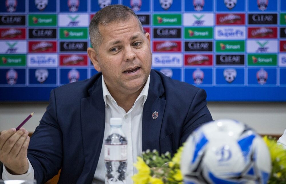 សហព័ន្ធ​កីឡាបាល់ទាត់​កម្ពុជា ប្រកាស​ចែកផ្លូវ​ជាមួយនឹង​លោក Leonardo