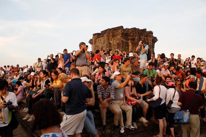 កម្ពុជា​ត្រូវមាន​មណ្ឌល​ទេសចរណ៍ធំៗដើម្បី​ទាក់ទាញ​ភ្ញៀវ​ឱ្យបាន​ច្រើន