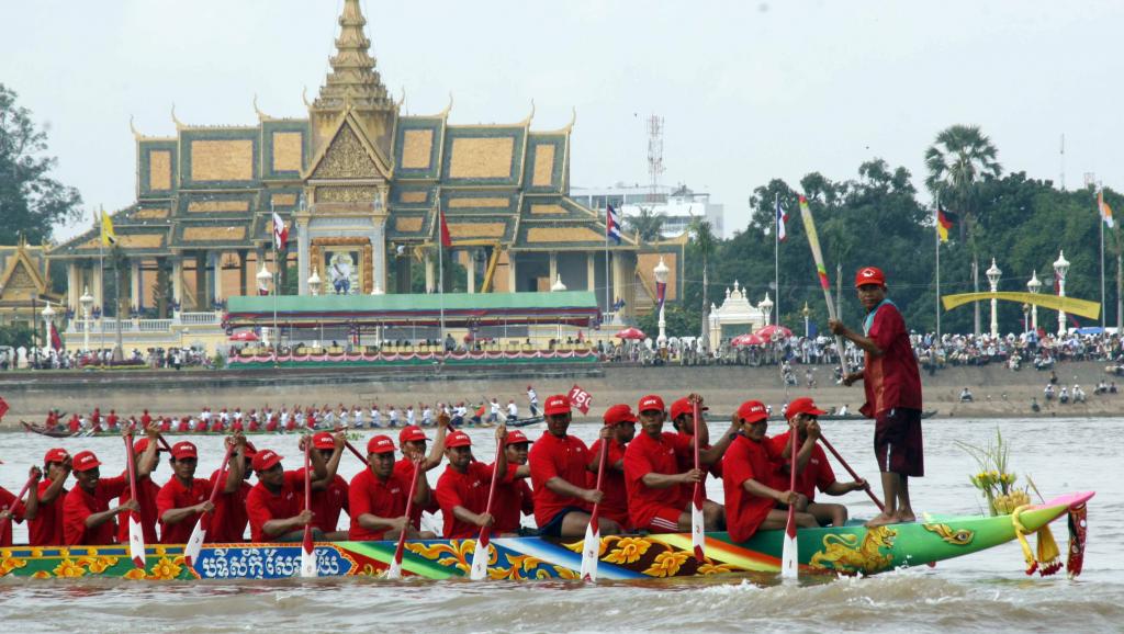 តើ​ព្រះ​រាជពិធី​បុណ្យអុំទូក ត្រូវបាន​ប្រារព្ធ​ឡើង​ក្នុង​បំណង​អ្វី?