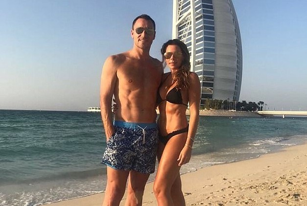 Terry នាំភរិយាទៅលម្ហែកាយនៅឌូបៃភ្លាមៗ ក្រោយរងរបួសឆ្អឹងប្រអប់ជើង