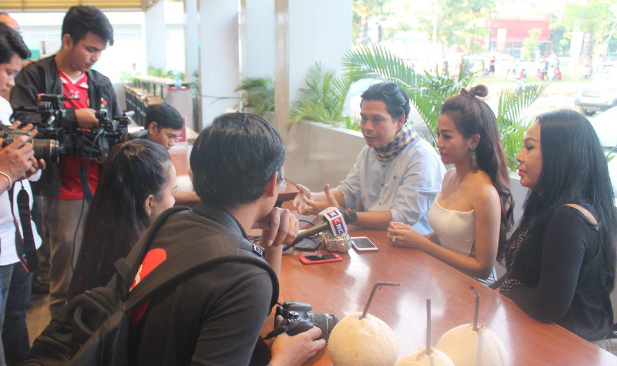 ផលិតករ ហ៊ុយ យ៉ាឡេង គ្រោងយករឿងរបស់ខ្លួនទាំងពីរទៅបញ្ចាំងនៅសហរដ្ឋអាមេរិក