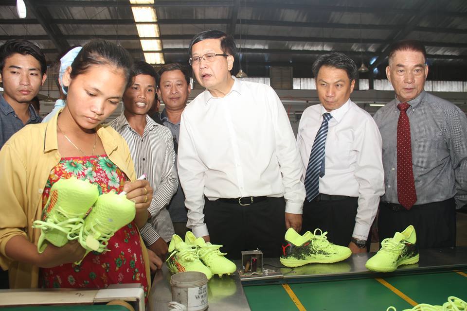 កំណើន​ការនាំចេញ​ផលិតផល​ក្នុង​តំបន់​សេដ្ឋកិច្ច​ពិសេស ធ្វើឱ្យ​កម្មករ កម្មការិនី ជិត1សែន​នាក់​មាន​ស្ថិរភាព