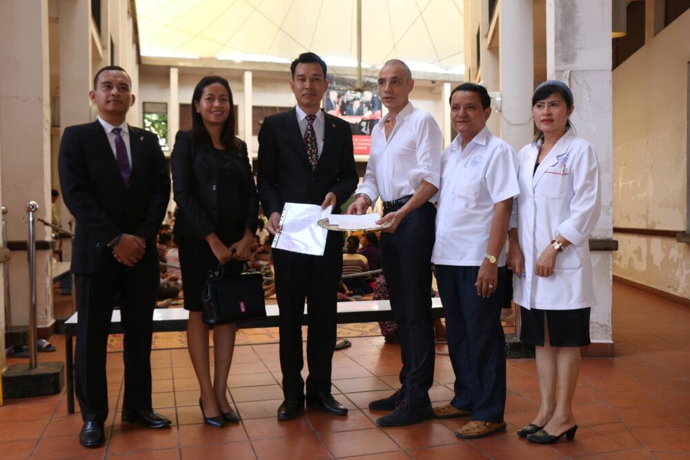 រមណីយដ្ឋាន «ឋានសួគ៌​បូកគោ» នាំយក​ថវិកា​សប្បុរស​ធម៌​ប្រគល់ជូន​មន្ទីរពេទ្យ​គន្ធបុប្ផា