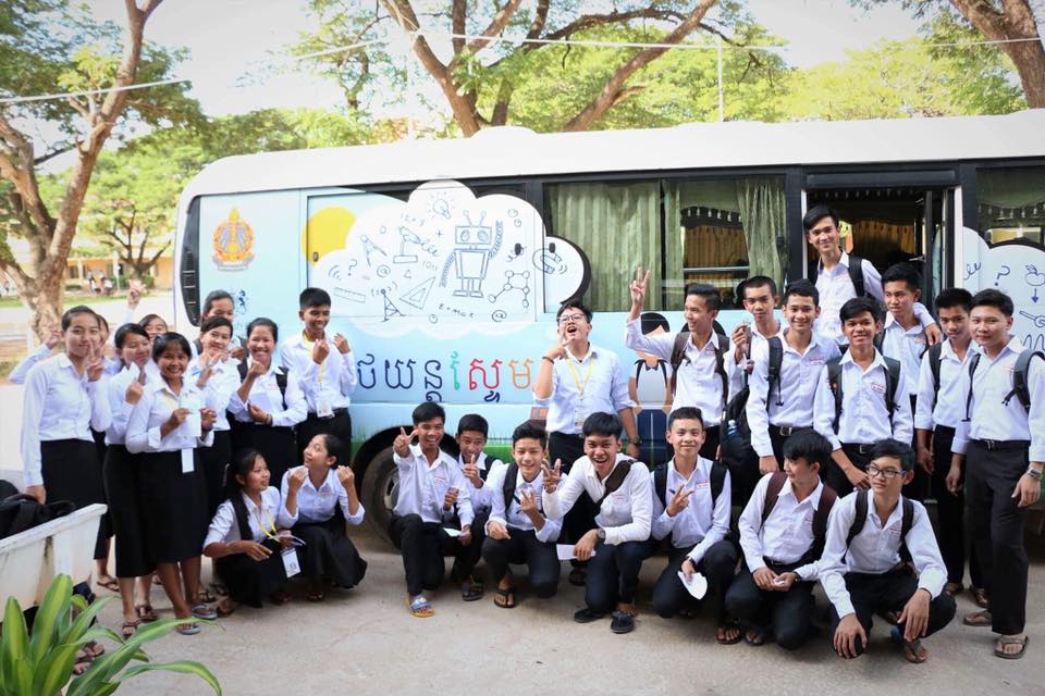 រថយន្ត​ស្ទែ​ម (STEM bus) នាំ​សិស្ស​កម្ពុជា​ទៅរក​ពិភព​វិទ្យាសាស្ត្រ និង​បច្ចេកវិទ្យា