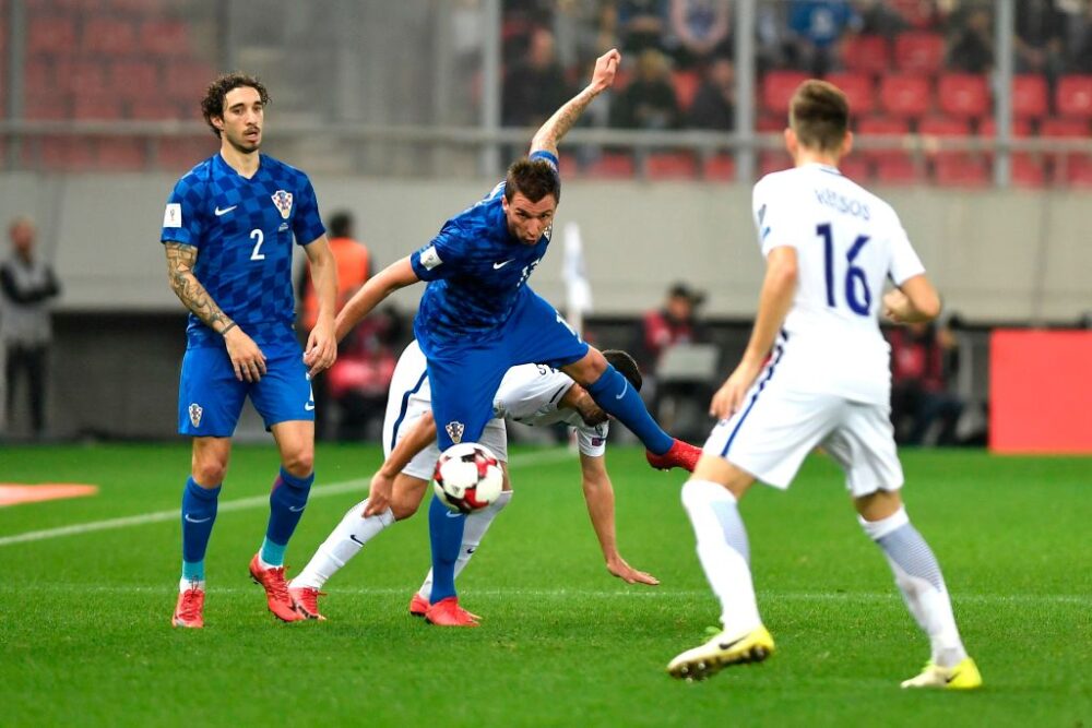 ស្វ៊ី​ស និង​ក្រូ​អាស៊ី ដឹក​ដៃ​គ្នា​ទៅ World Cup ក្រោយ​ទម្លាក់​អៀរ​ឡង់​ខាងជើង និង​ក្រិ​ក