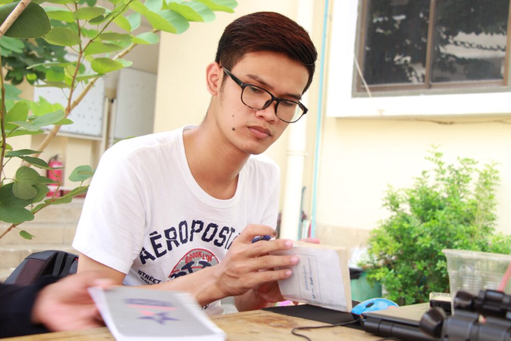 អ្នកនិពន្ធវ័យក្មេងបោះជំហានពី ជំរុញការអាន ទៅជាការសរសេរ