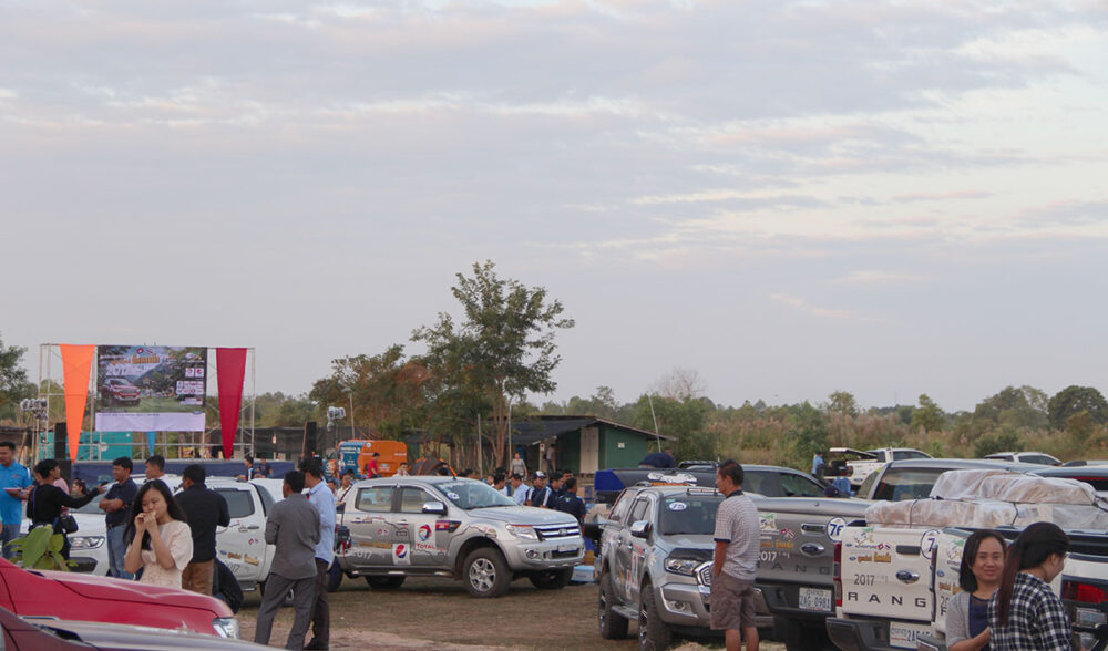 ក្បូន​រថយន្ត​គ្រួសារ Ford បាន​មកដល់​កន្លែង​បោះជុំរំ​ក្នុង​ទឹកដី​ថៃ