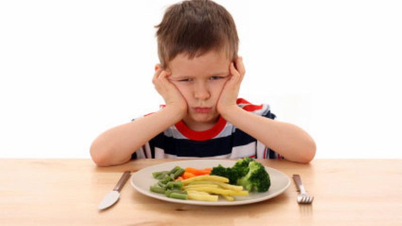 ពេល​កូន​សម្លាញ់​មិន​ចង់​ញ៉ាំ រើស​ច្រើន គួរ​ធ្វើ​យ៉ាងម៉េច​ស្រួល​ទៅ?