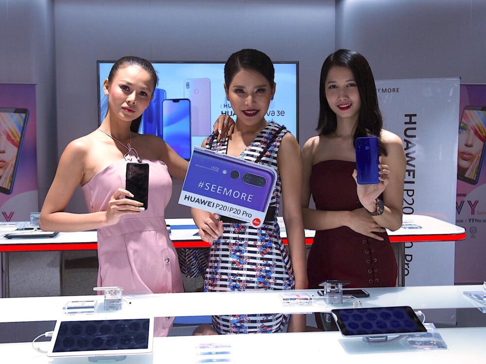 ដល់ក ស្មា​ត​ហ្វូ​ន​ស៊េរី​ថ្មី Huawei nova 3e (P20 lite) តម្លៃ $329 Huawei Y9 តម្លៃ $249 និង Huawei Y7 Pro 2018 តម្លៃ $189