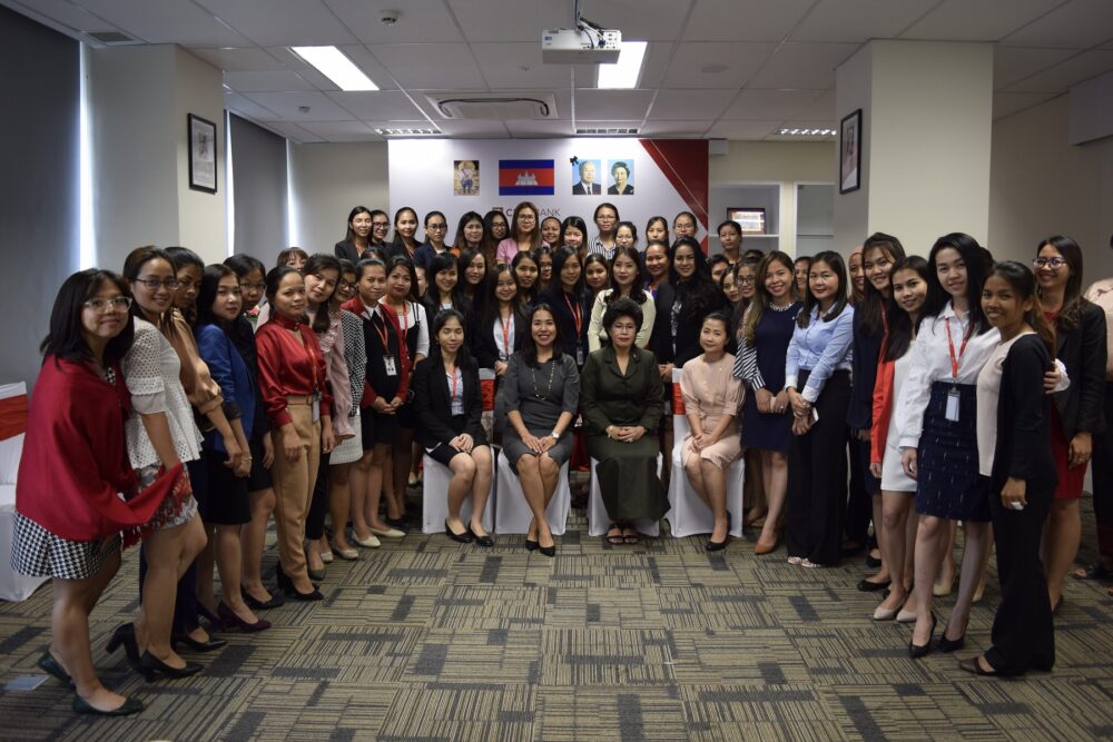 ធនាគារ CIMB បានរៀបចំ​កម្មវិធី​ទិវា​នារី​អន្តរជាតិ ក្រោម​កិច្ច​ឧបត្ថម្ភ​ដ៏​ខ្ពង់ខ្ពស់​ពី ក្រសួង​កិច្ចការនារី ដើម្បី​ជាការ​លើកកម្ពស់​សមត្ថ​ភាព និង​ការចូលរួម​របស់​ស្ត្រី ក្នុង​ស្ថាប័ន