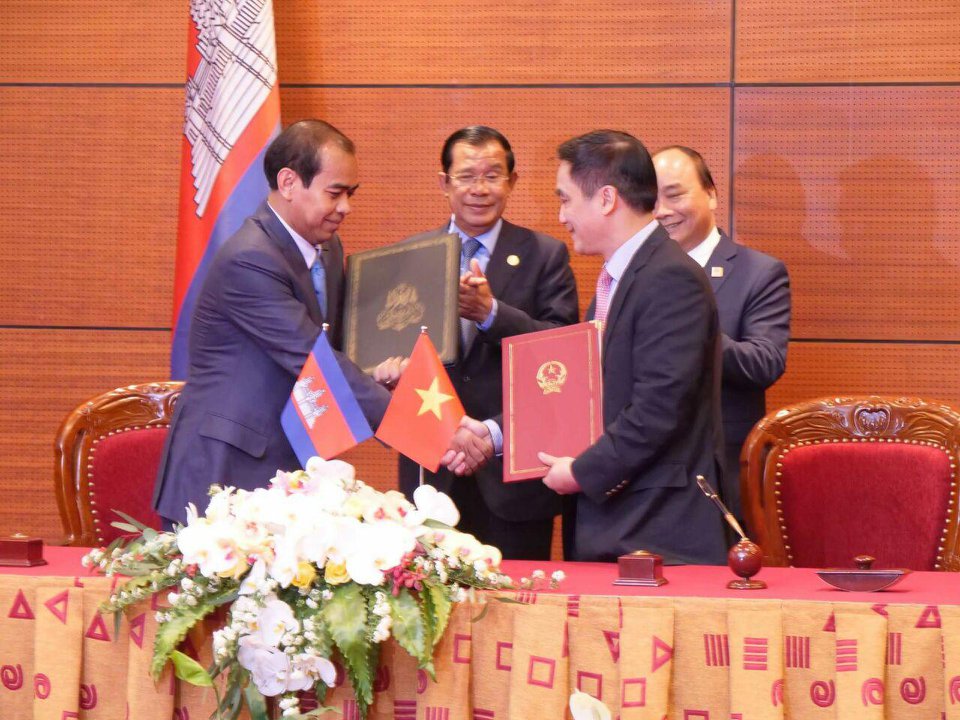 កម្ពុជា-វៀតណាម​ចុះ​កិច្ចព្រមព្រៀង​លុបបំបាត់​ការយកពន្ធ​ត្រួតគ្នា