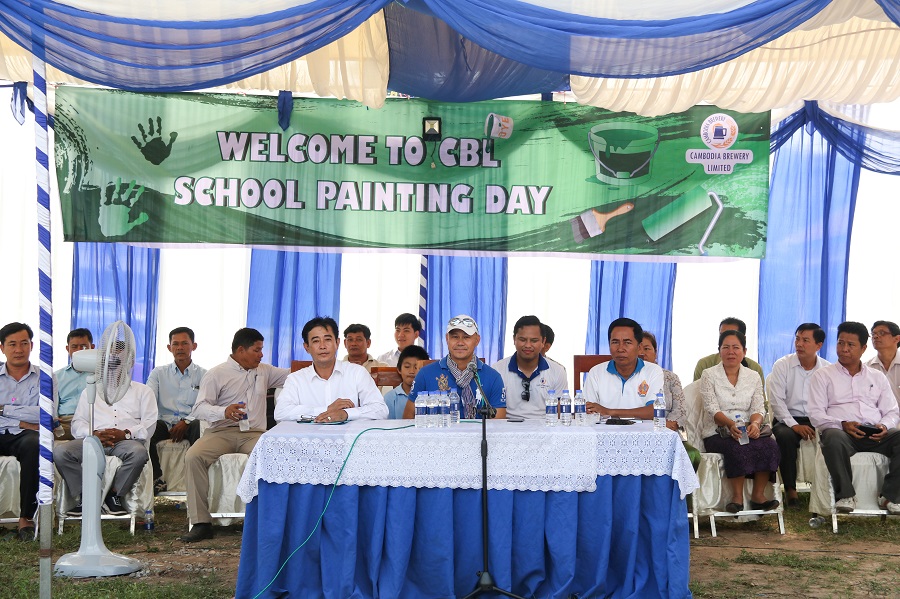 បុគ្គលិក​ក្រុមហ៊ុន CBL ចុះជួយ​កែលម្អ​សោ​ភ័​ណ្ឌ​ភាព​វិទ្យាល័យ​ព្រែ​កឯក
