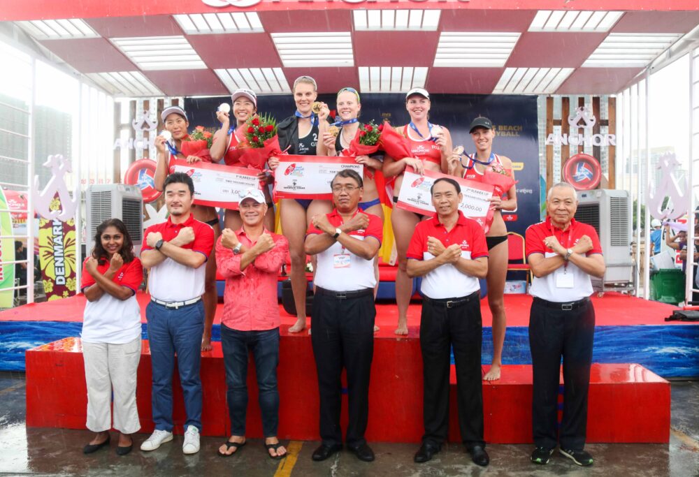 បានរកឃើញក្រុមជ័យលាភីនៃកម្មវិធីកីឡាបាល់ទះឆ្នេរខ្សាច់អន្តរជាតិដំបូងបង្អស់របស់ស្រាបៀរអាន់ឆ័រ