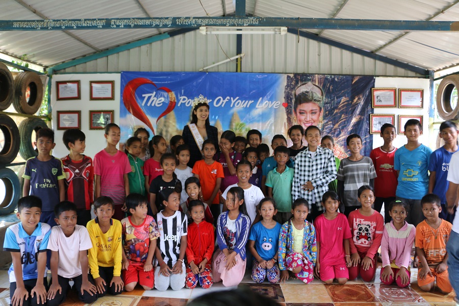 អស្ចារ្យ!សាលារៀន​វ៉េ​ស្ទ​ឡាញ​ទទួលបាន​ភាពជោគជ័យ​រៀបចំ​ដំណើរ​ចូលរួម​កិច្ចការងារ​សប្បុរសធម៌​ជួយ​សង្គម​ខ្មែរ​របស់​បវរកញ្ញា​ច​ក្រ​វា​ឡ​តំណាង​កម្ពុជា