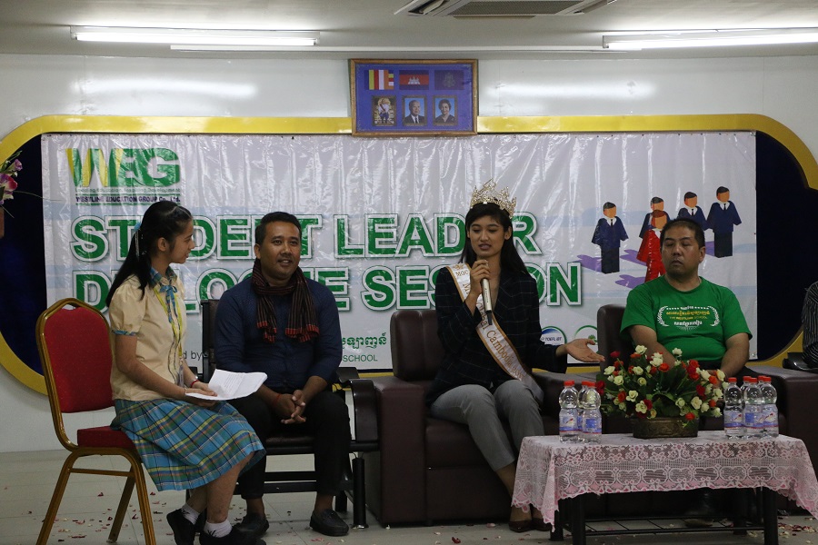 បរ​វរ​កញ្ញា Miss Global តំណាង​កម្ពុជា ភ្ញាក់ផ្អើល​ខ្លាំង​ពេល​ឃើញ​សិស្ស​សាលារៀន វ៉េ​ស្ទ​ឡាញ អាច​និយាយ​ភាសា​អង់គ្លេស​បាន​យ៉ាង​ស្ទាត់ជំនាញ