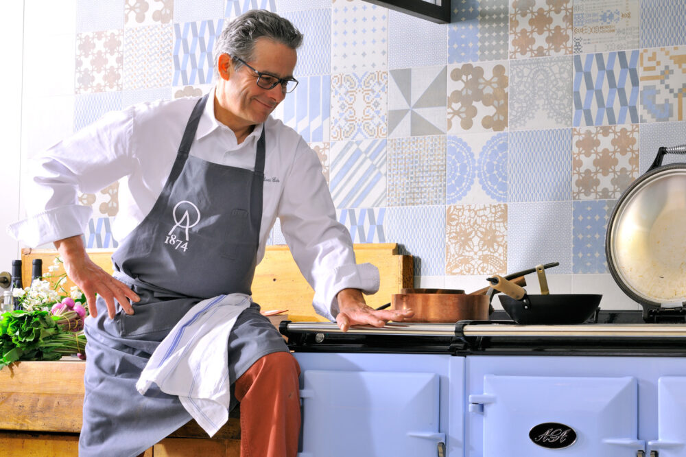 កំពូល​ចុងភៅ​មកពី​បារាំង នឹង​បង្ហាញ​ស្មា​ដៃ​ចម្អិនម្អូ​ប​ដ៏​អស្ចារ្យ​សម្រាប់​អាហារ​ពេល​ល្ងាច​នៅ​សណ្ឋាគារ​សូ​ហ្វិ​តែ​ល​ភ្នំពេញ