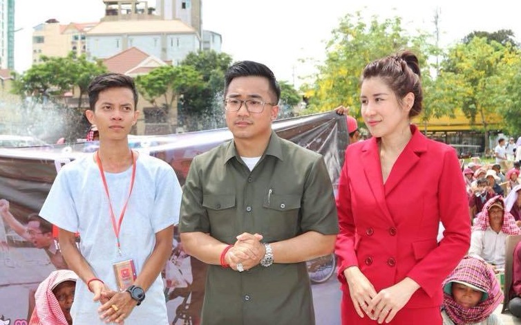 លោក​ឧកញ៉ា ចិត្រ សេរី​សុភ័ក្ត្រ នាំយក​អំណោយ​សប្បុរស​ធម៌ ជូន​ដល់​ជនក្រីក្រ ចាស់ជរា និង​កុមារកំព្រា​ចំនួន 500 នាក់