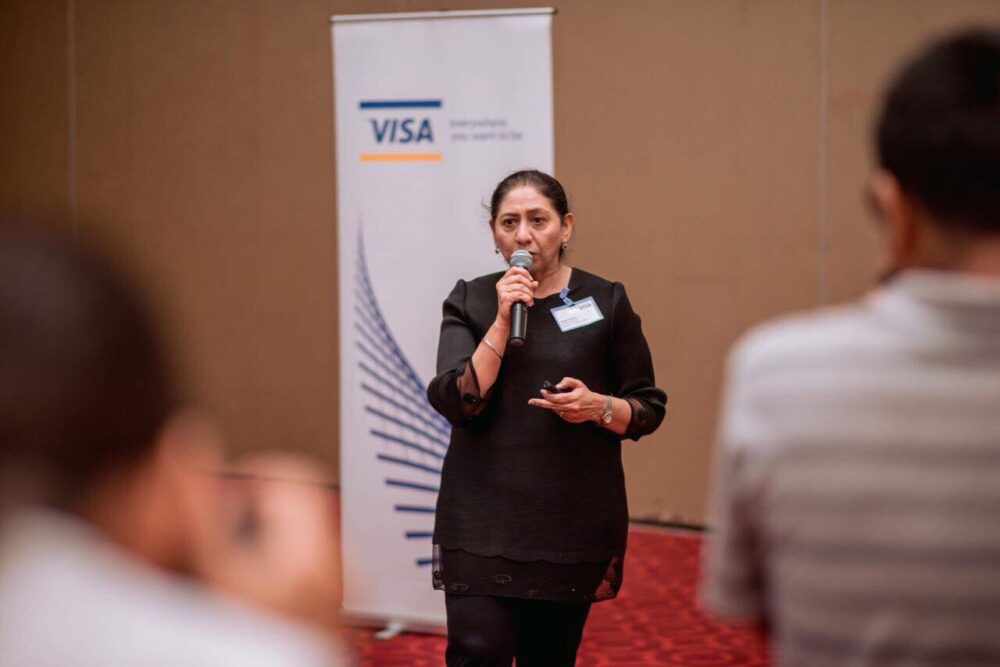 ទីផ្សារ​ទូទាត់​តាម​ប្រព័ន្ធ​អេ​ឡិច​ត្រូ​និ​ច បាន​កើនឡើង​យ៉ាងរឹងមាំ​នៅក្នុង​ប្រទេស​កម្ពុជា ក្នុងនោះ​មាន 65% គឺ​ចំណែក​ទីផ្សារ​របស់ VISA កាត