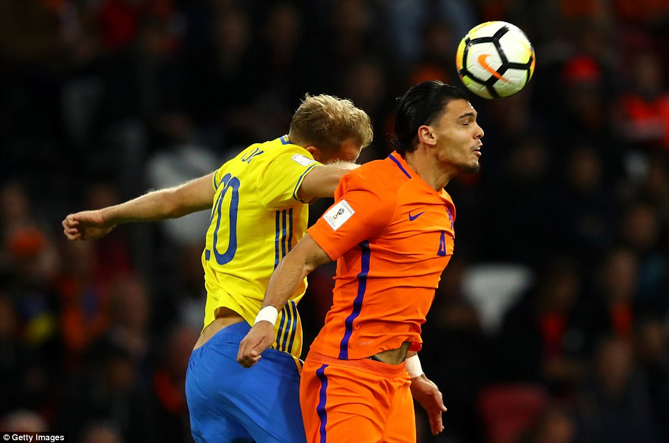 Ake ជួយ​ឱ្យ​ហូឡង់ បញ្ចប់​ក្នុងលទ្ធផល​ស្មើ​ជាមួយ​នឹង​​អ៊ី​តាលី