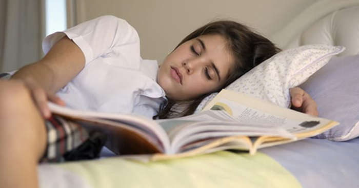 ហេតុ​អី​បាន​មនុស្ស​យើង គេង​មមើ? តើ​ត្រូវ​ដាស់​ឱ្យ​ភ្ញាក់​ឬទេ?