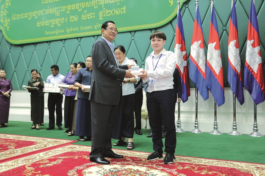 សិស្ស​ពូកែ​និទ្ទេស A ហេង គីមហុង បង្ហាញ​បទពិសោធ​ត្រៀមប្រឡង