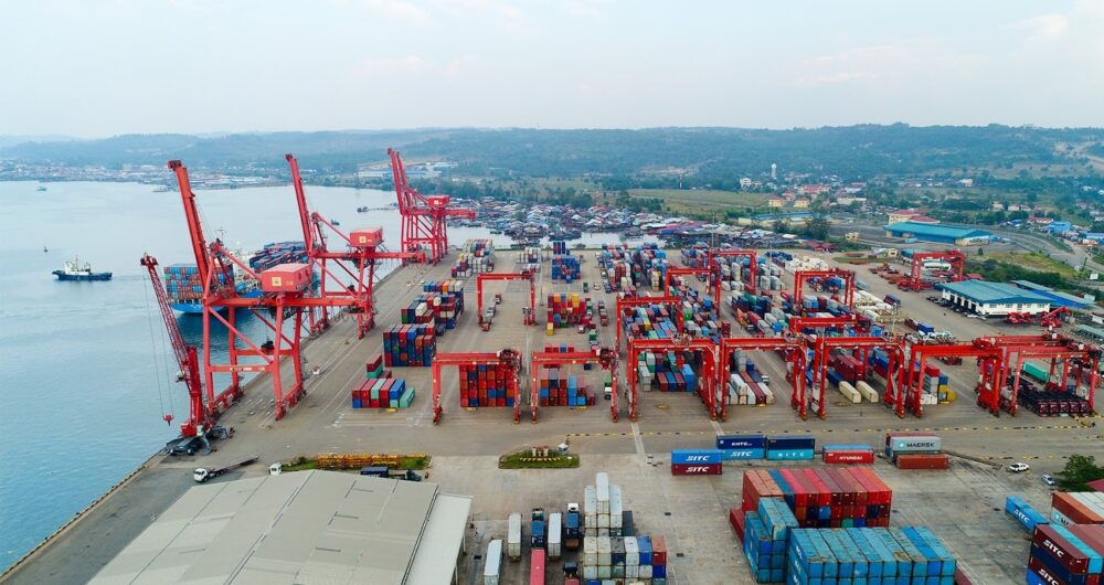 សេដ្ឋកិច្ចជាតិ​ផ្លាស់ប្តូរ​កាន់តែ​ទំនើប ពី​ប្រទេស​ពឹង​ផ្អែកលើ​វិស័យ​កសិកម្ម ទៅជា​ប្រទេស​ពឹង​ផ្អែកលើ​វិស័យ​ឧស្សាហកម្ម