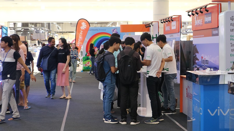 ក្រុមហ៊ុន​ទូរស័ព្ទដៃ និង​ក្រុមហ៊ុន Mobile App ជាច្រើន​មក​ជុំគ្នា​ក្នុង​ព្រឹត្តិការណ៍​តាំងពិព័រណ៍​ទូរស័ព្ទ​លើក​ទី1 នៅ​ផ្សារ​ទំនើប អ៊ីអនម៉ល ភ្នំពេញ