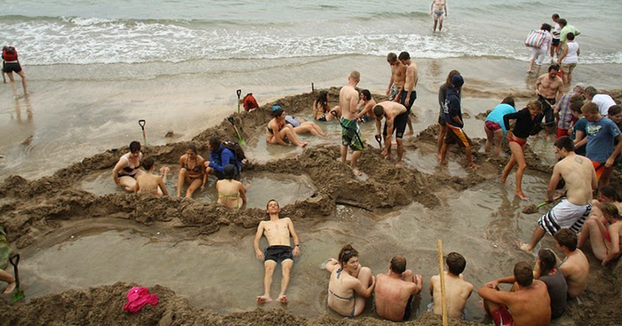 ឆ្នេរទឹកក្តៅដ៏ស្រស់សោភារនៅ New Zealand