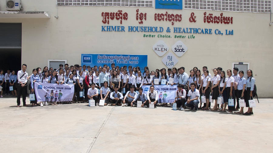 ក្រុមហ៊ុន KHH ផ្ដល់ឱកាស​ឱ្យ​និស្សិត 110នាក់ ចុះ​ទស្សនៈកិច្ច​សិក្សា​នៅ​រោងចក្រ​ផលិត ដើម្បី​ស្វែងយល់​ពី​ខ្សែចង្វាក់​ផលិតកម្ម