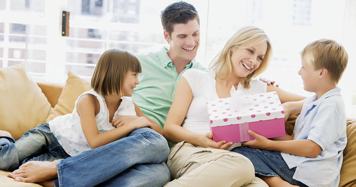 កាដូ 5យ៉ាង​ ដែល​កូន​ចង់បាន​ពី​ឪពុកម្ដាយ​បំផុត